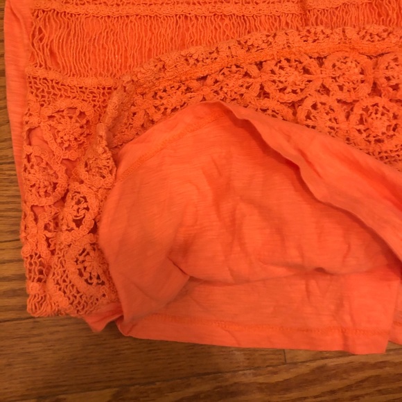 👋🏻Women’s Crown and Ivy Orange Macrame Tank Top - Picture 3 of 7